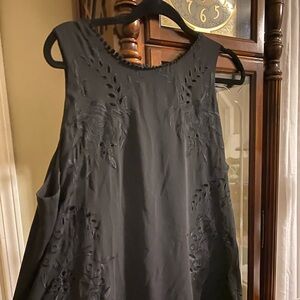 The top is so elegant… longer on the back side